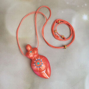 pendentif ceramique deesse orange corail collier